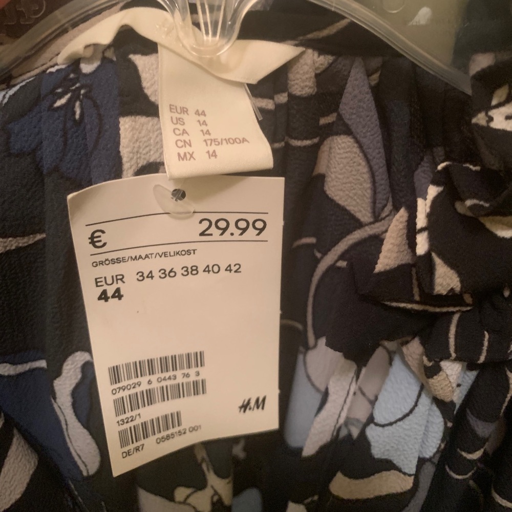 New Patterned Dress - Picture 6 of 6